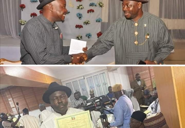 HON. JULIUS BOKORU CONGRATULATES CHIEF BARR. DENNIS OTIOTIO ON HIS SUCCESSFUL INAUGURATION AS BAYELSA APC CHAIRMAN.