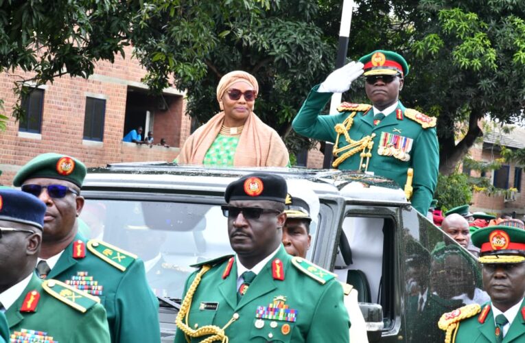 Nigerian Army Honours General Yahaya In Grand Style As He Bows Out Of Active Services.