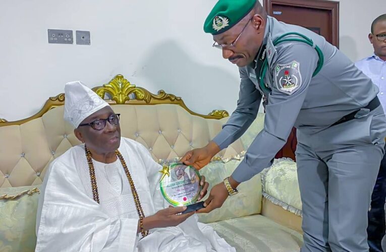 Comptroller Olomu Visits Palace Of Lagos Monarch, Seeks Support For Trade Facilitation, Anti-Smuggling.