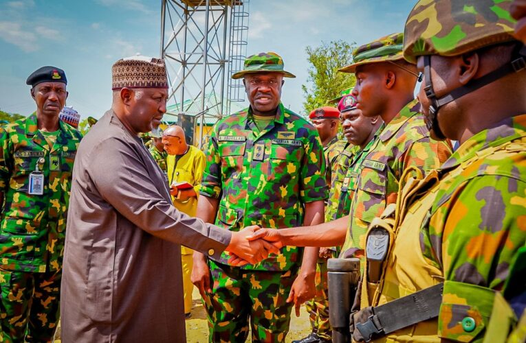 Badaru Visit Military Formations In Kaduna, Commends Troop’s Efforts In The Fight Against Insecurity.