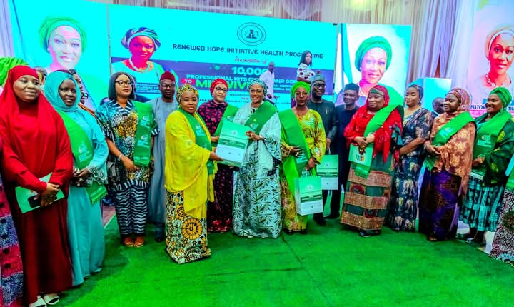 First Lady Sen. Oluremi Tinubu Distributes 10,000 Professional Kits Midwives In North Central.