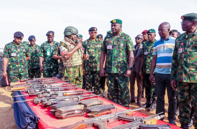 CDS Musa Visits Front Line Units Under Operation Safe Haven, Calls For Protection Of Citizens Human Rights.