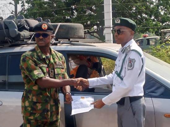 22 Armoured Brigade Apprehend Economic Saboteurs ,Hands Over 139 Bags Of Smuggled Foreign Rice To Nigerian Customs In Ilorin.